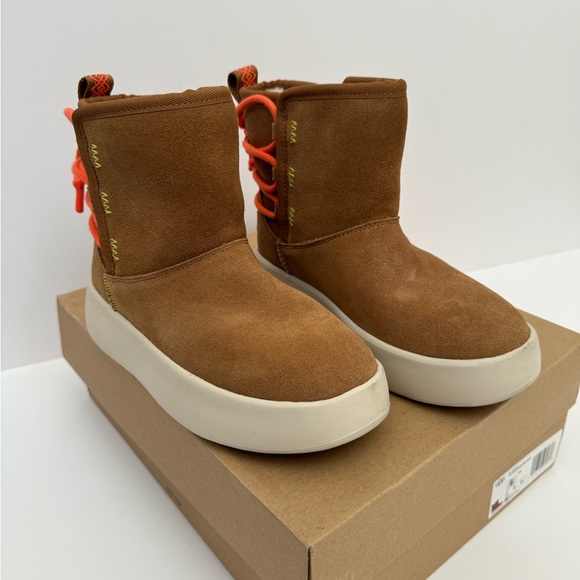 UGG - Classic Boom Ankle Boot Women’s size 6 - Picture 3 of 8